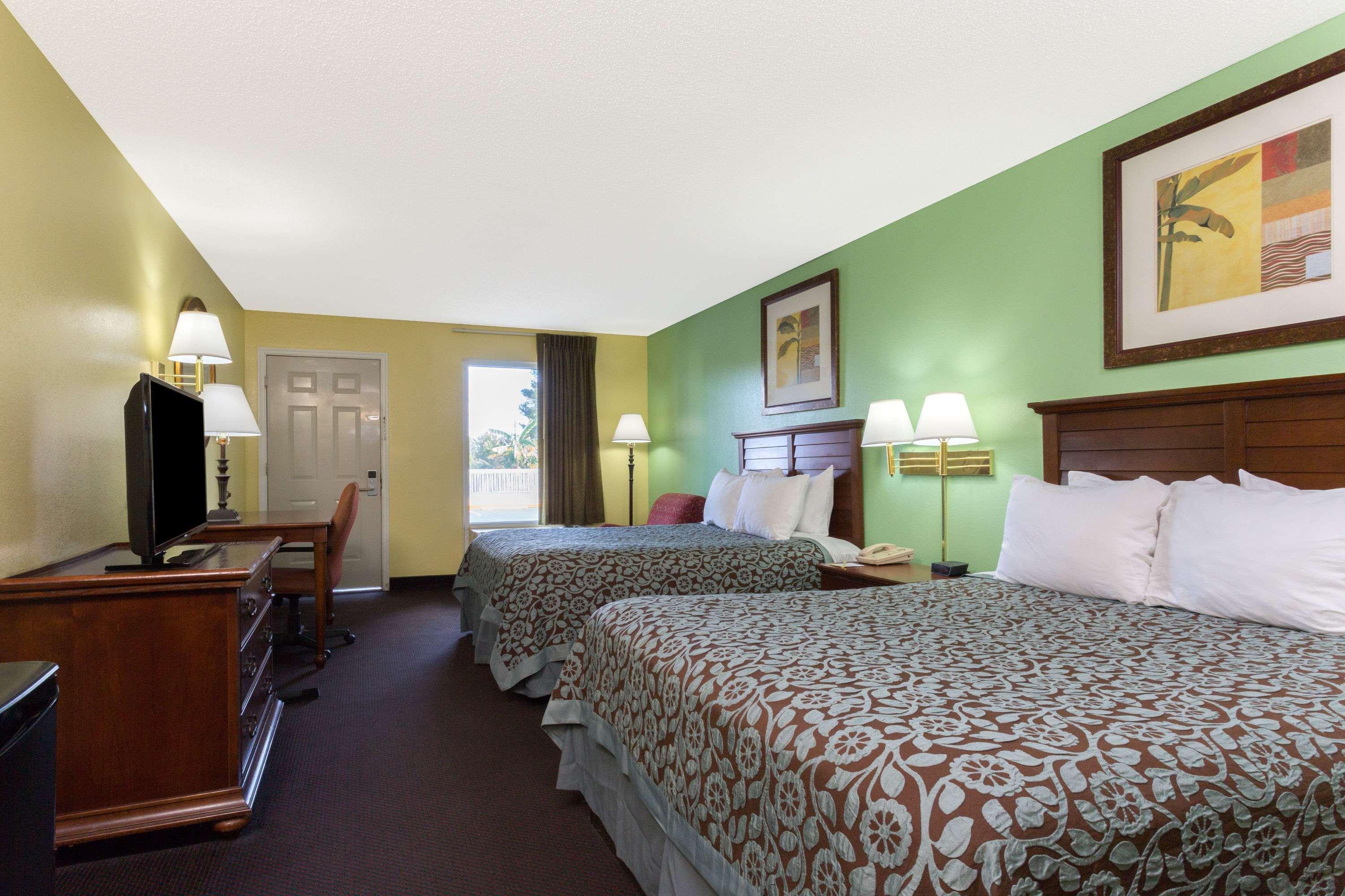 Days Inn Lamont/Монтичело Екстериор снимка