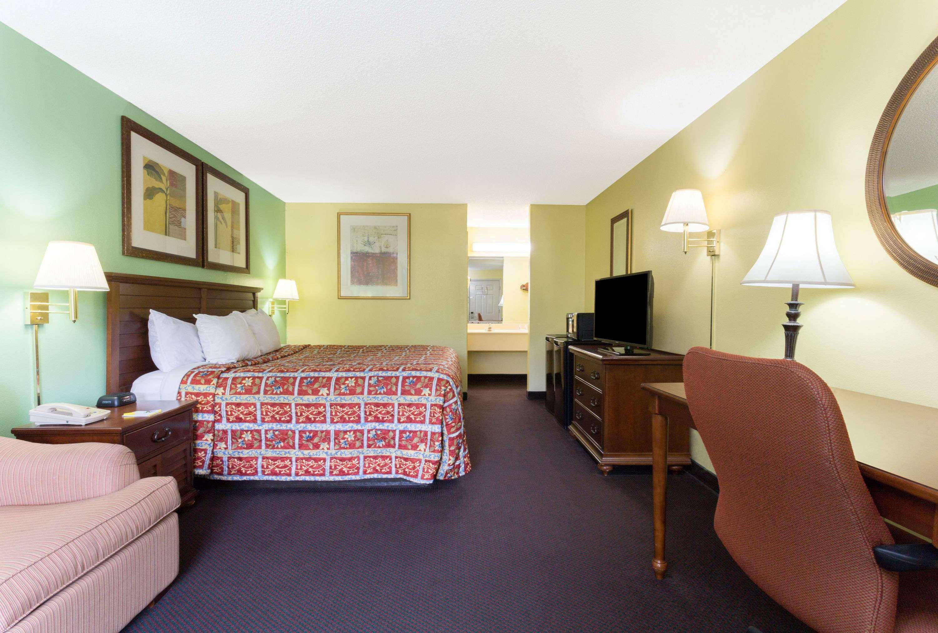 Days Inn Lamont/Монтичело Екстериор снимка